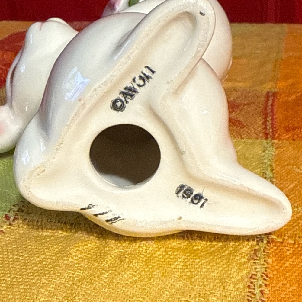Vintage 1981 Avon Easter Bunny Candle Holder with Candle - Picture 7 of 7